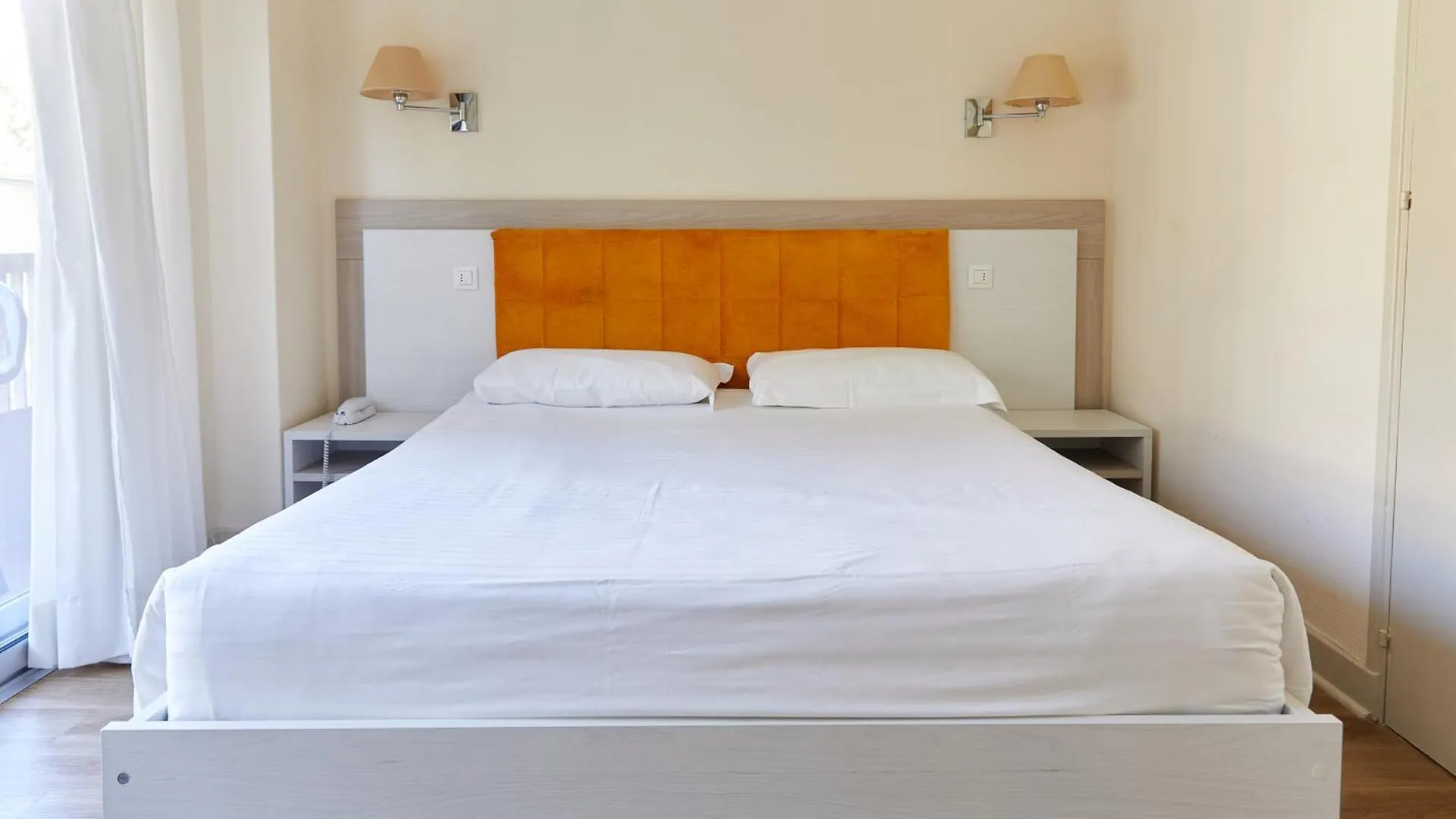 ***  Hotel Le Dauphin Menton France