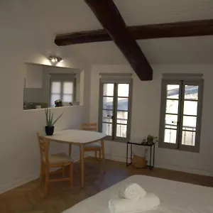 https://grand-studio-30m2-intramuros-refait-a-neuf.aixenprovencehotels.org