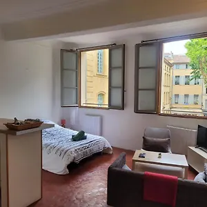 https://petit-coin-provenal-lgant-et-central.aixenprovencehotels.org